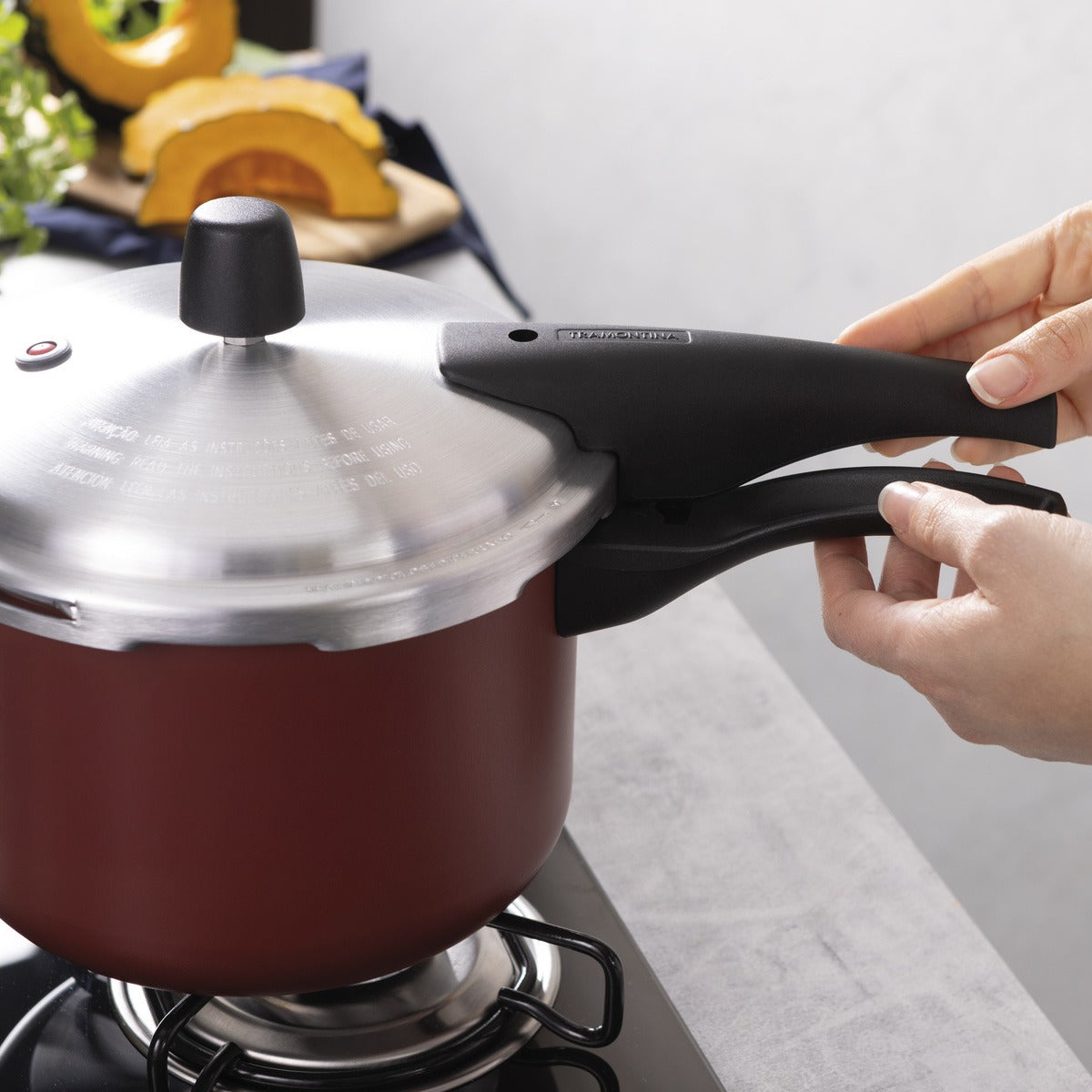 Panela de Pressão Tramontina Vancouver Effect em Alumínio com Revestimento Interno e Externo em Antiaderente Starflon Max Vermelho 20 cm 4,5 L