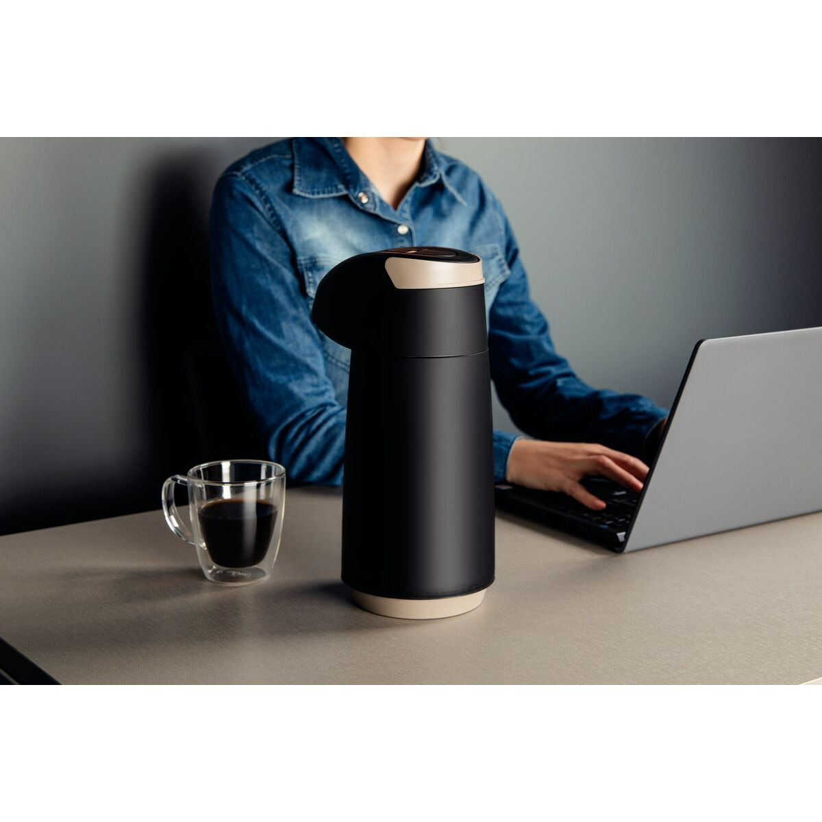 Garrafa Térmica Tramontina Exata em Plástico com Ampola de Vidro 1 L Cores