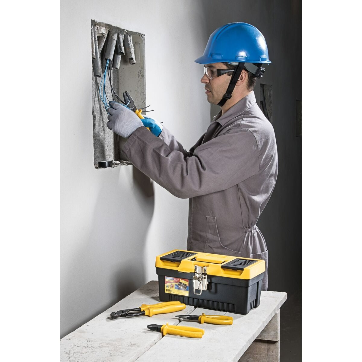 Caixa Plástica para Ferramentas 13" Tramontina MASTER com Trava Metálica