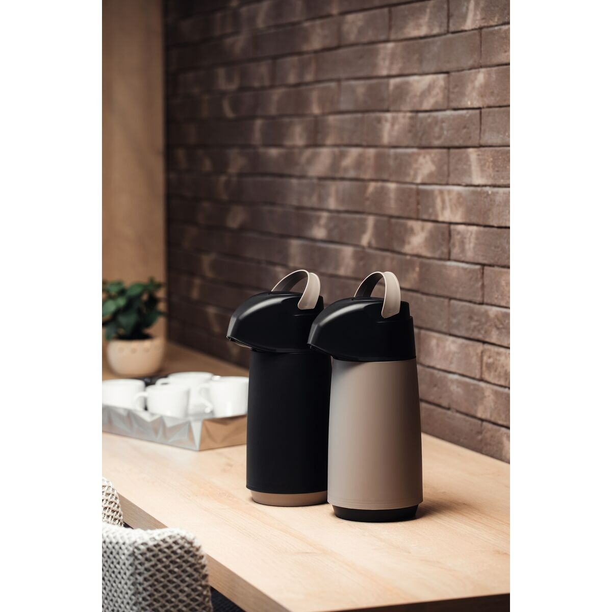 Garrafa Térmica Tramontina Exata em Plástico com Ampola de Vidro 1 L Cores