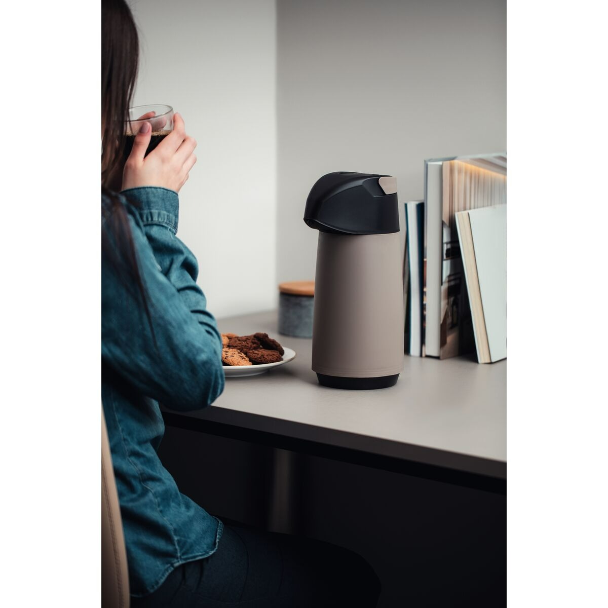 Garrafa Térmica Tramontina Exata em Plástico com Ampola de Vidro 1 L Cores