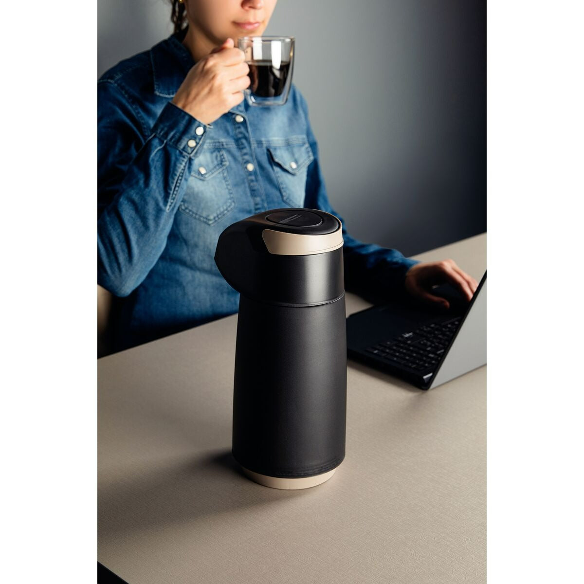 Garrafa Térmica Tramontina Exata em Plástico com Ampola de Vidro 1 L Cores