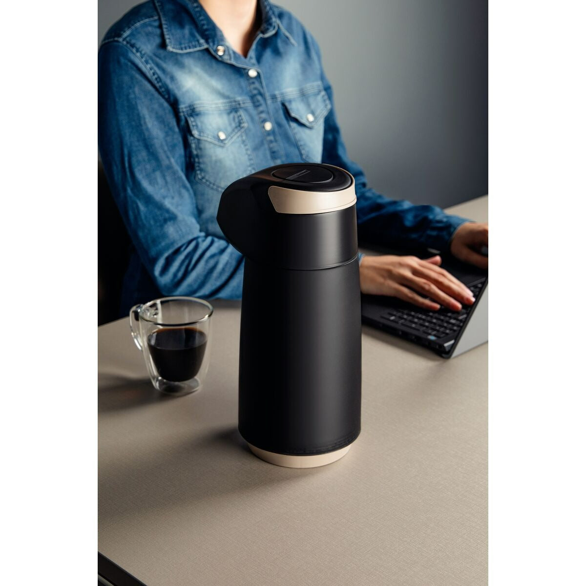 Garrafa Térmica Tramontina Exata em Plástico com Ampola de Vidro 1 L Cores