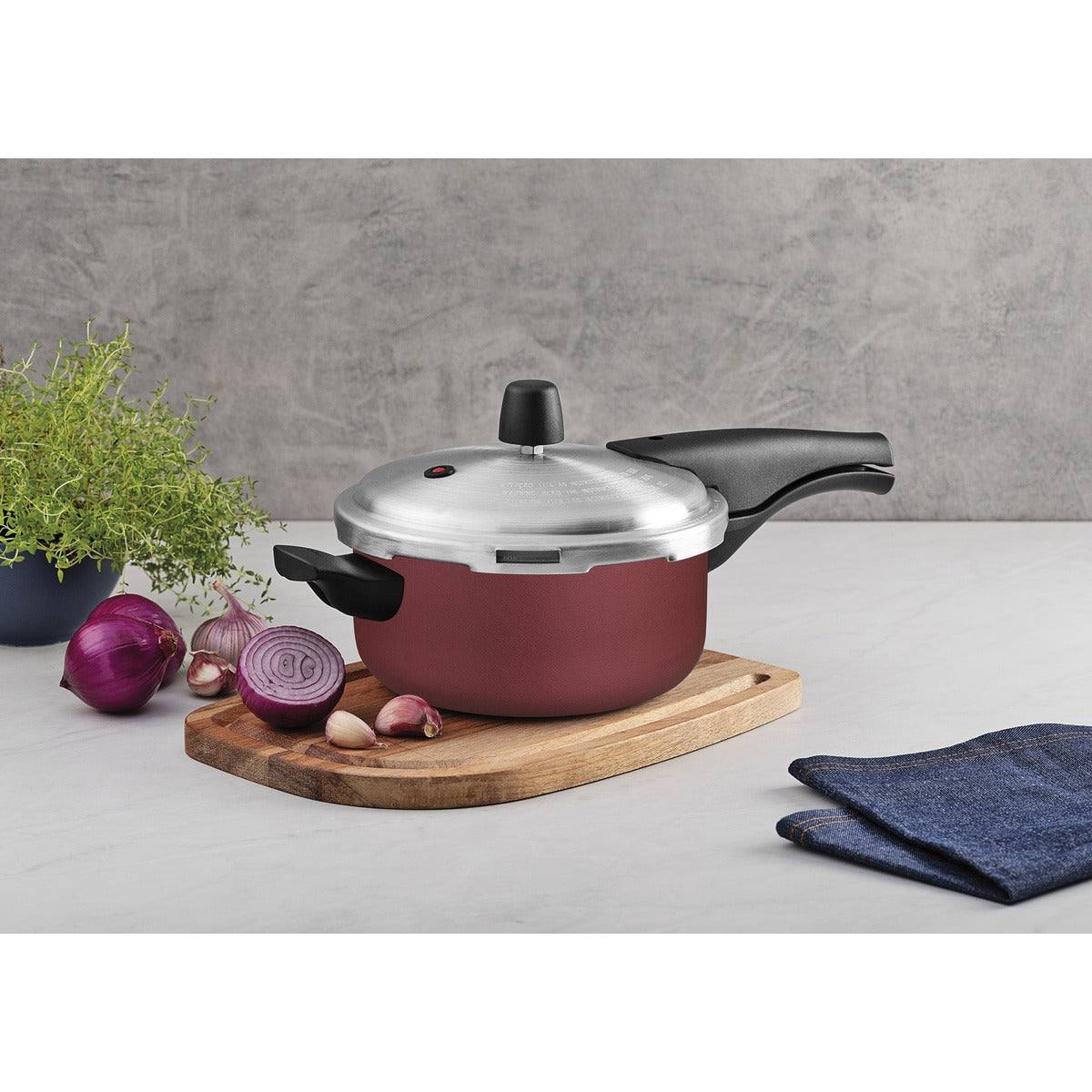 Panela de Pressão Tramontina Vancouver em Alumínio com Revestimento Interno e Externo Antiaderente Starflon Max Preto / Vermelho20 cm 3 L